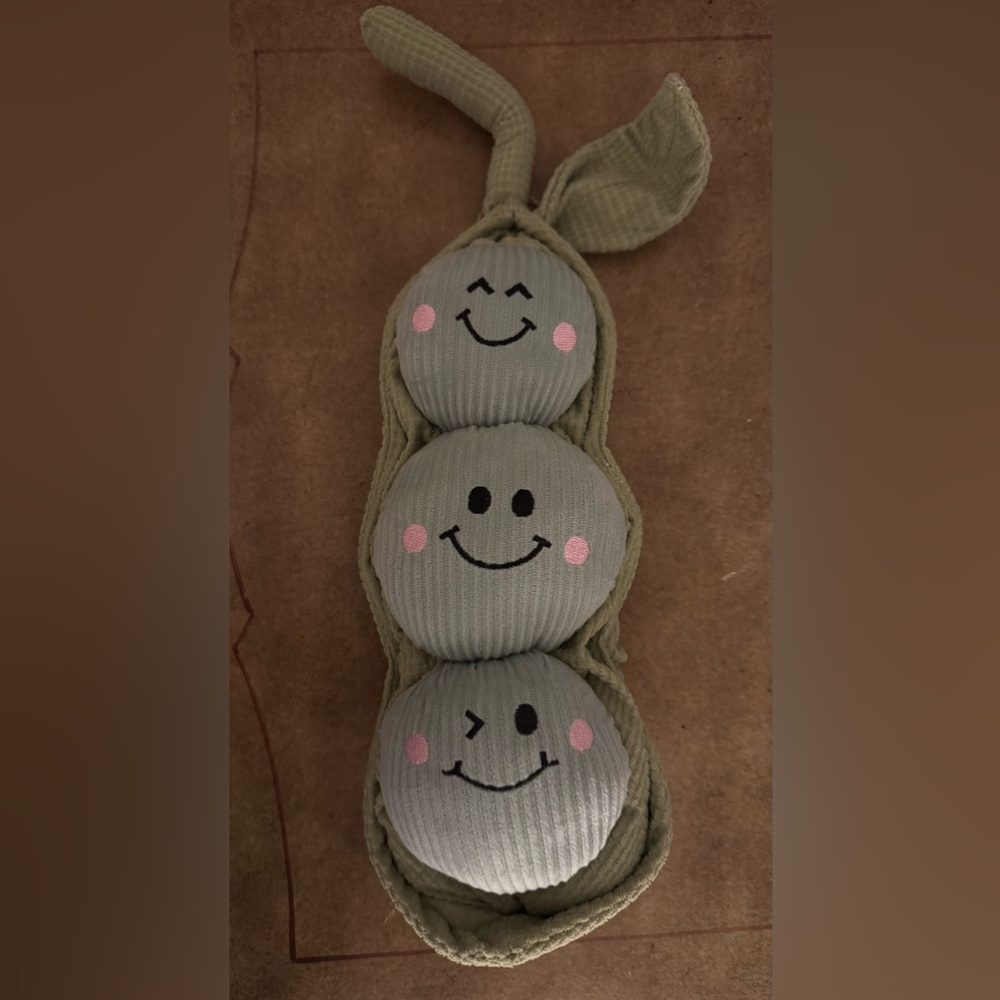 Three Peas in a Pod Decorative Wall Hanging - NWOT